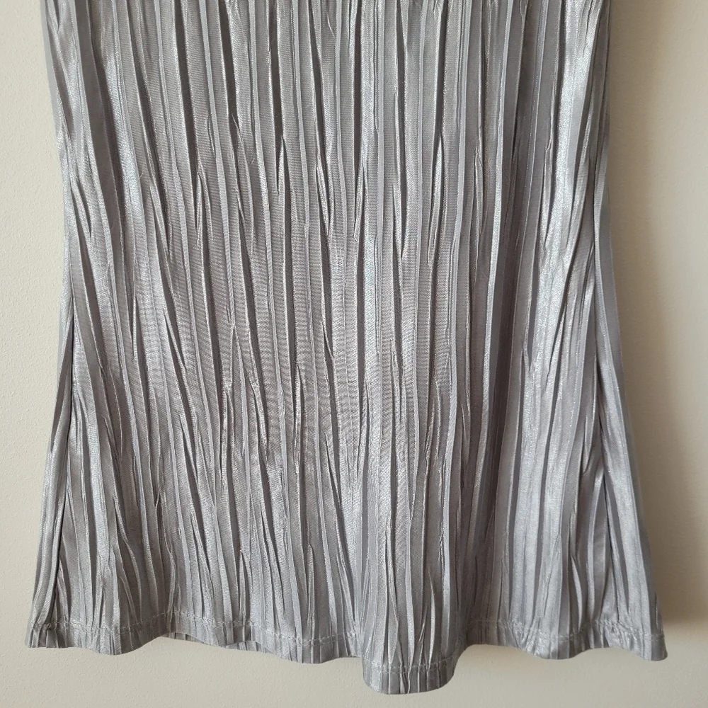 TOPSHOP Silver Pleated Racerback Tank - Picture 4 of 11